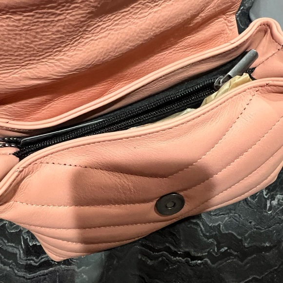 NWT Italians Leather Quilted Crossbody with Detachable Chain Strap - Picture 7 of 10